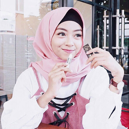 Cara Mengatasi Bibir Kering dan Mengelupas Menggunakan Lip Treatment